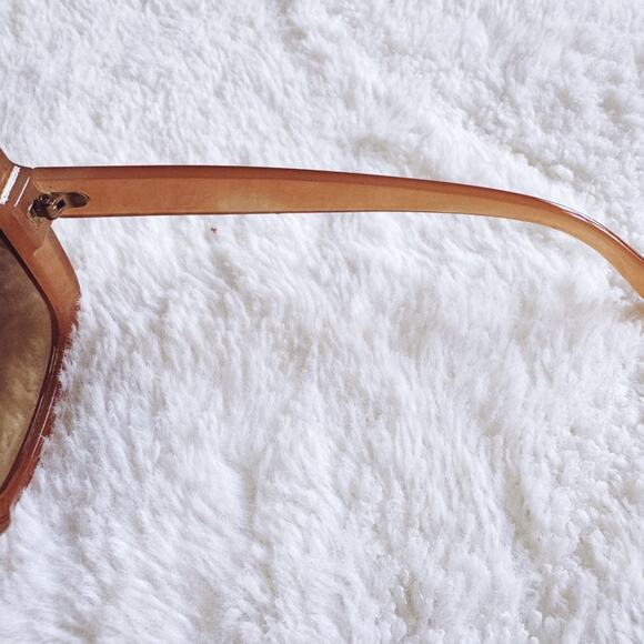 Eva Clear Gold Square-Framed Sunglasses - Picture 6 of 14